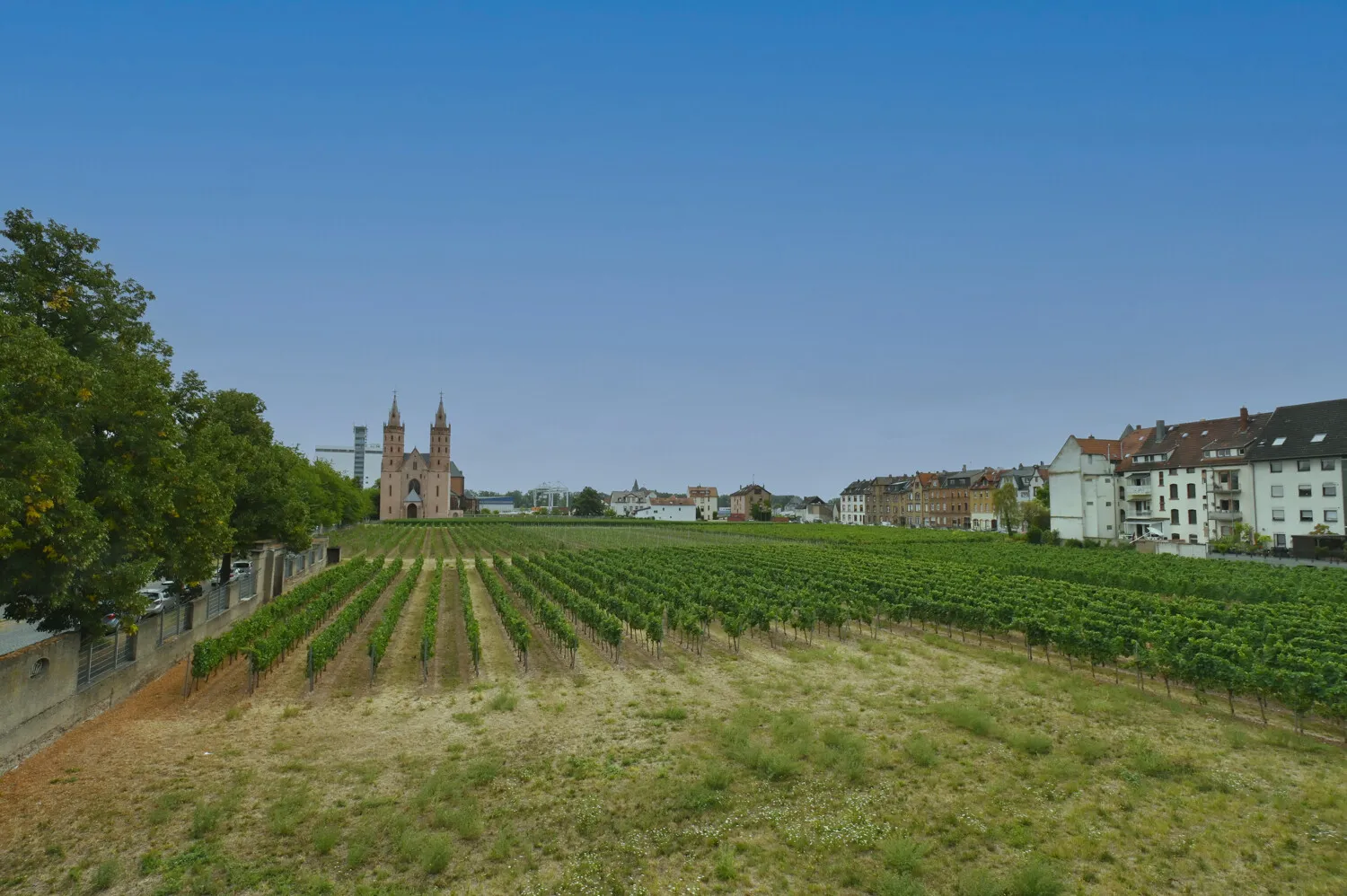 Charmante Villa als großzügiges Mehrfamilienhaus mit Gartenvielfalt