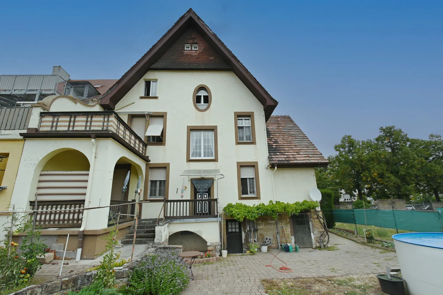 Charmante Villa als großzügiges Mehrfamilienhaus mit Gartenvielfalt