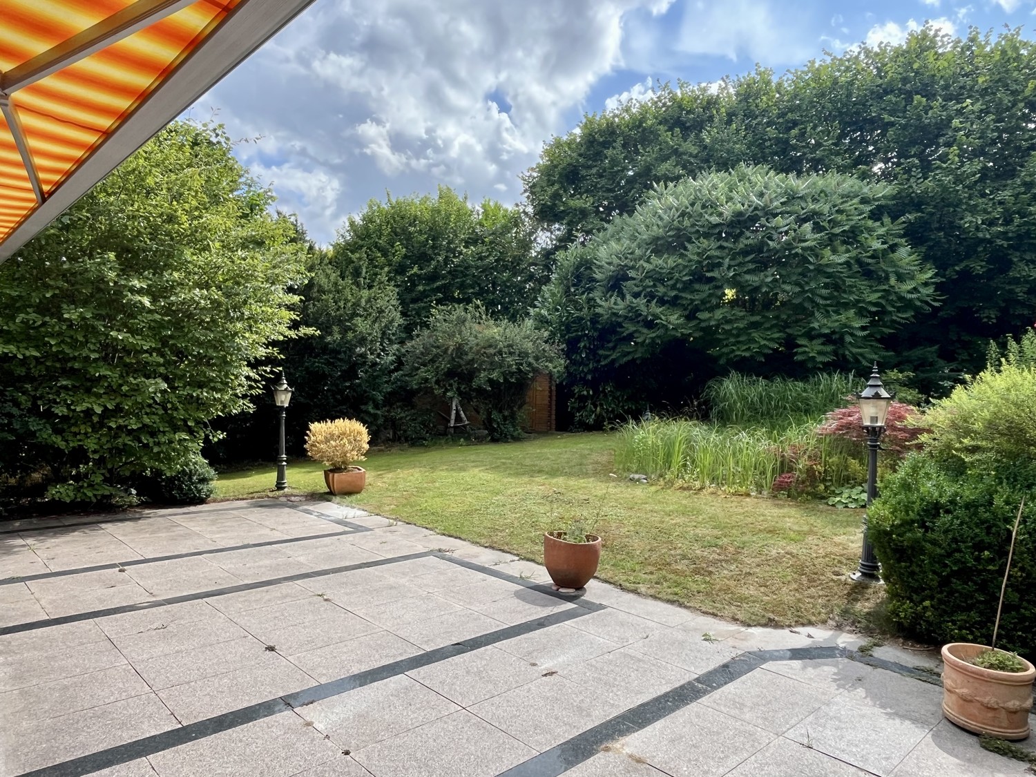 Terrasse und Garten