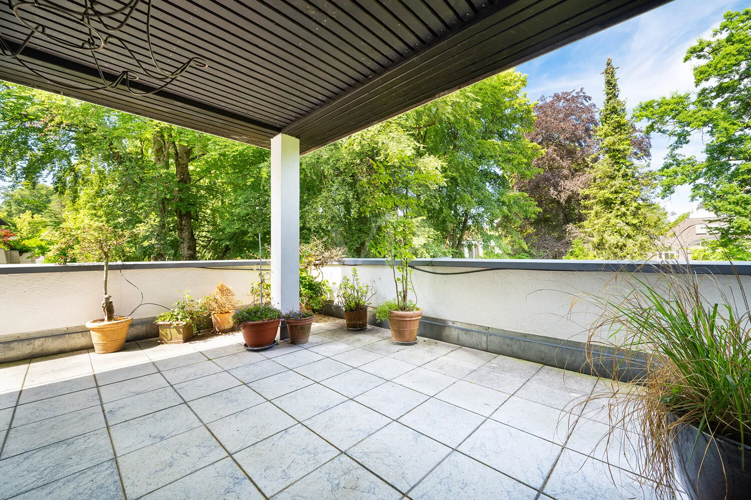 Überdachte Terrasse Süd-West