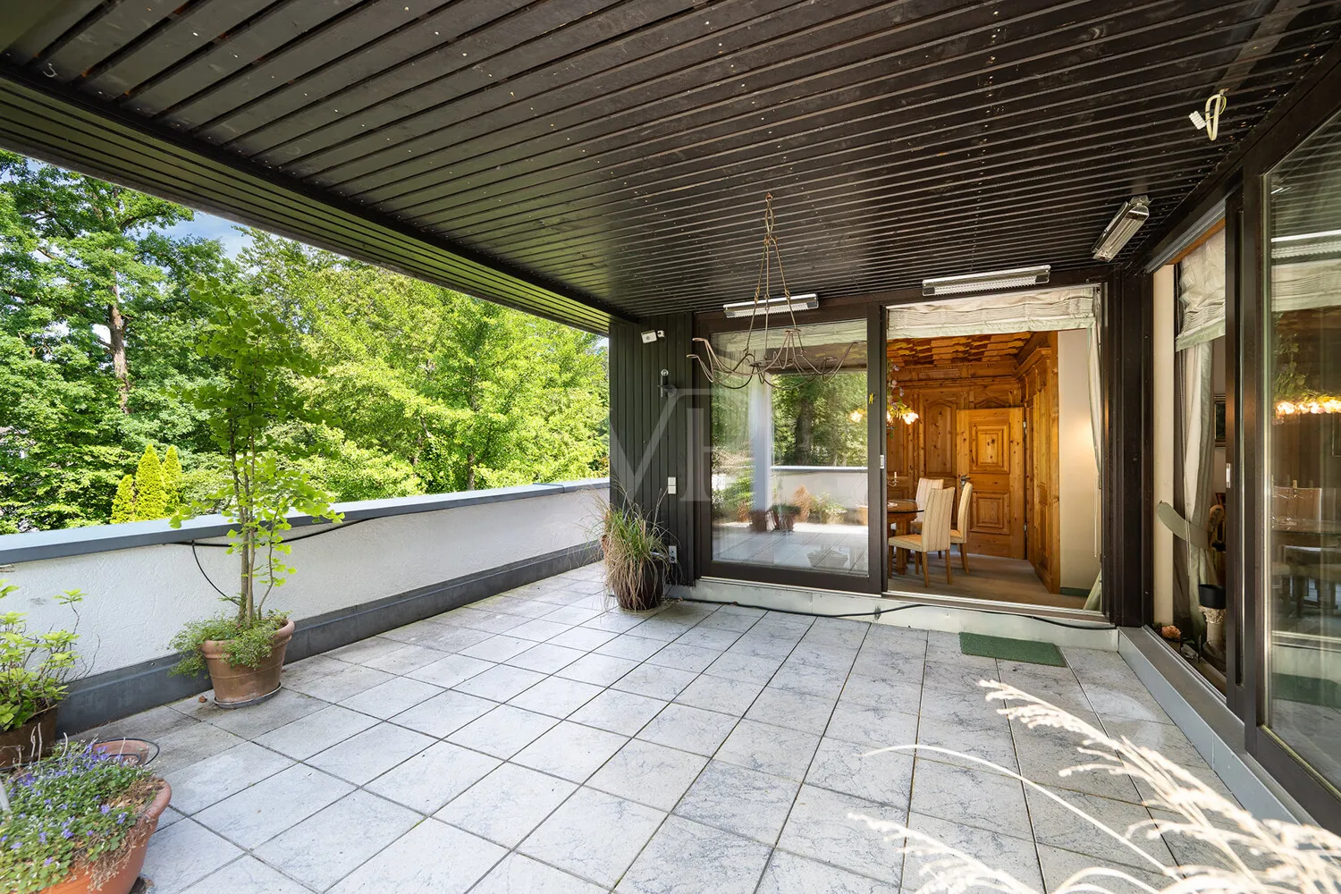 Überdachte Terrasse Süd-West
