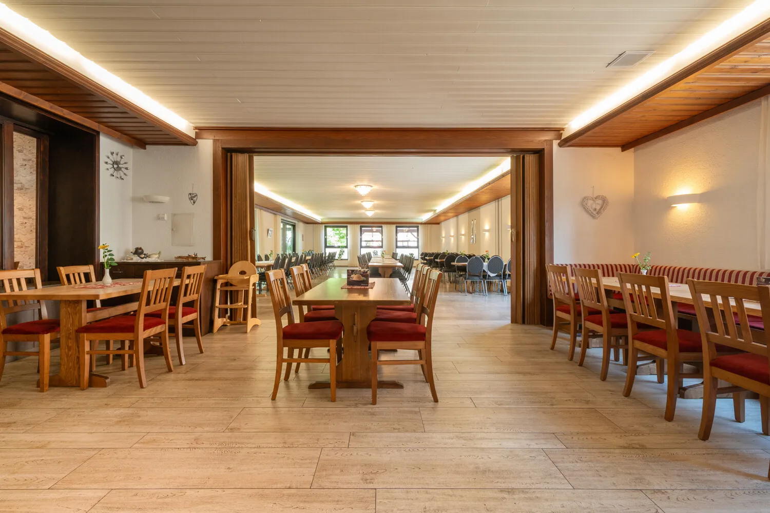 Saal und Nebenzimmer