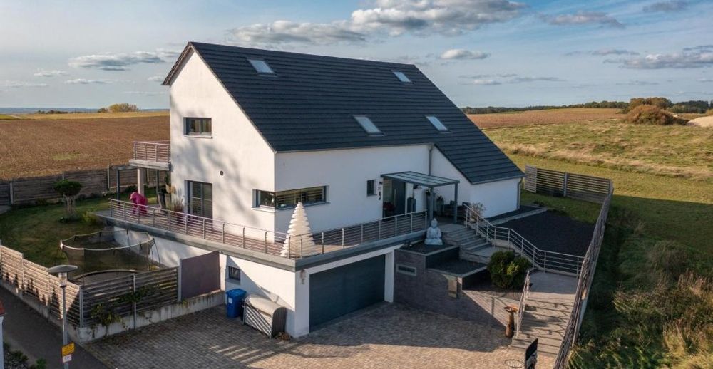 Modernes Architektenhaus mit Luxusausstattung und Panoramablick
