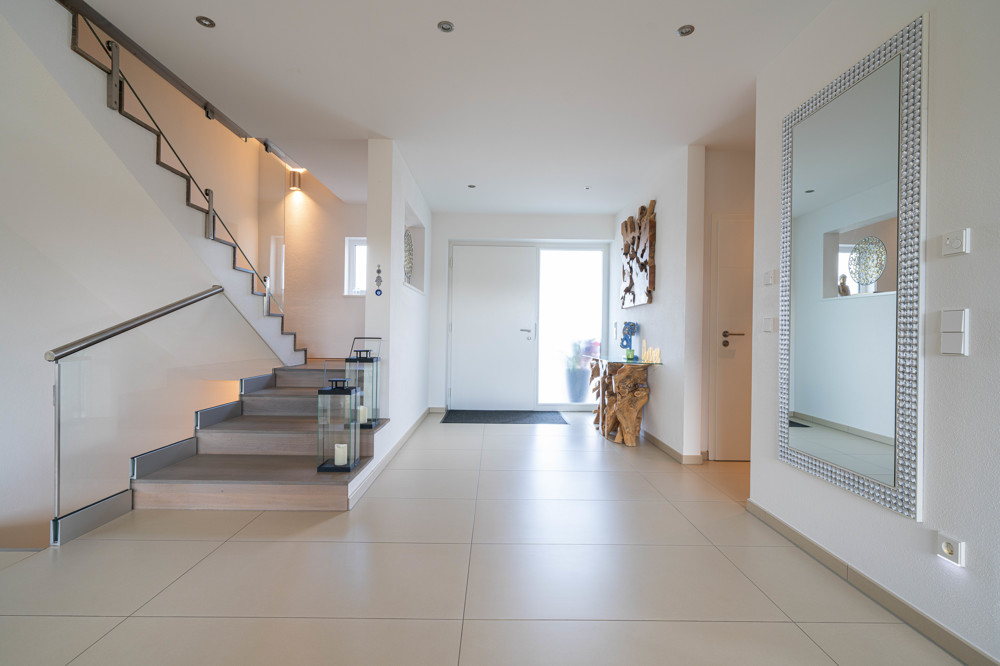 Moderne Treppe ins OG