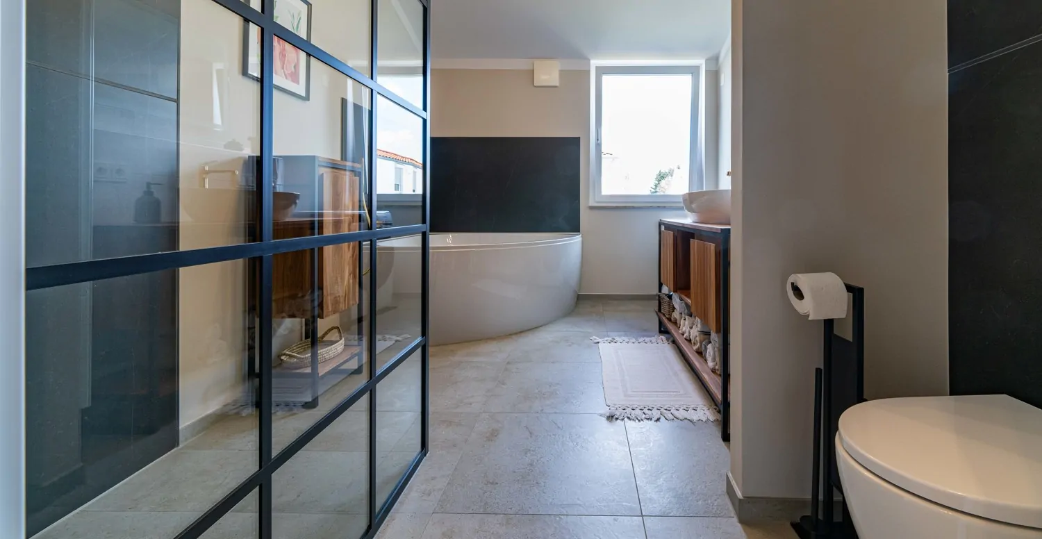 große bodengleiche Dusche