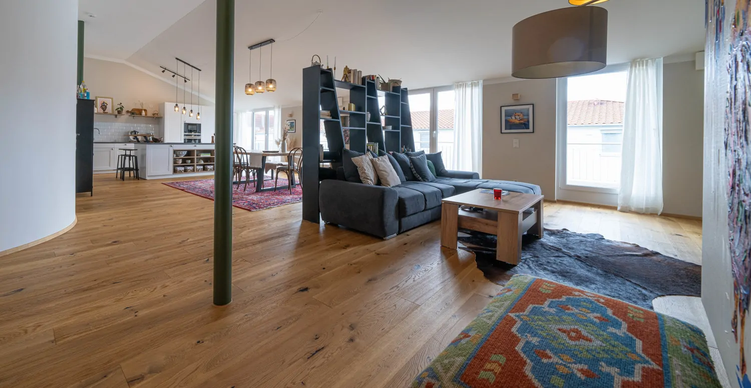 luxuriöse Größe und Raumhöhe