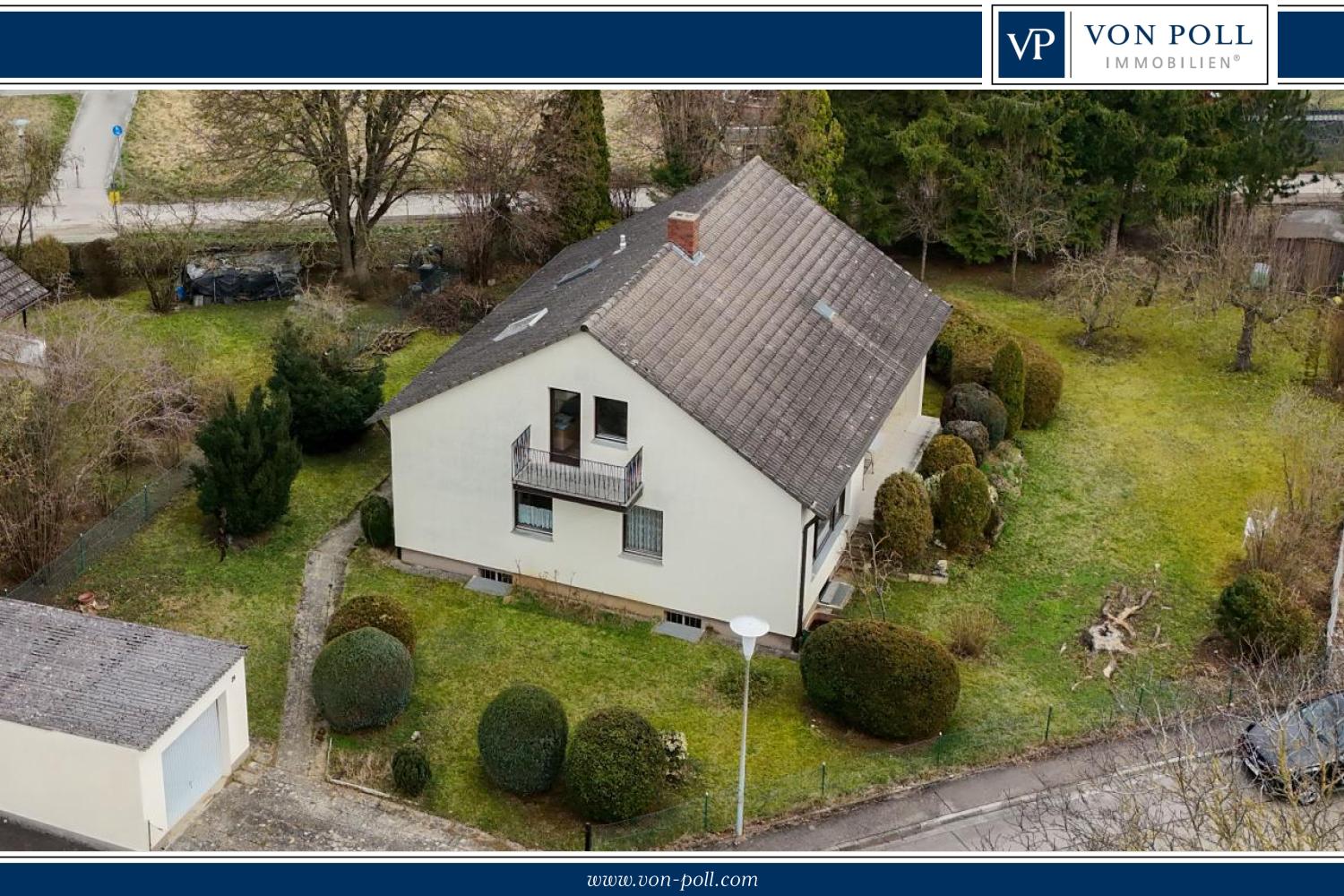 Einfamilienhaus mit Terrasse, Balkon und Garten