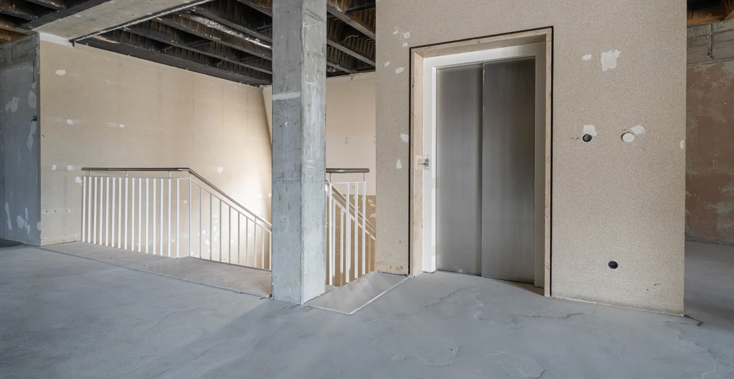 Treppenhaus & Aufzug