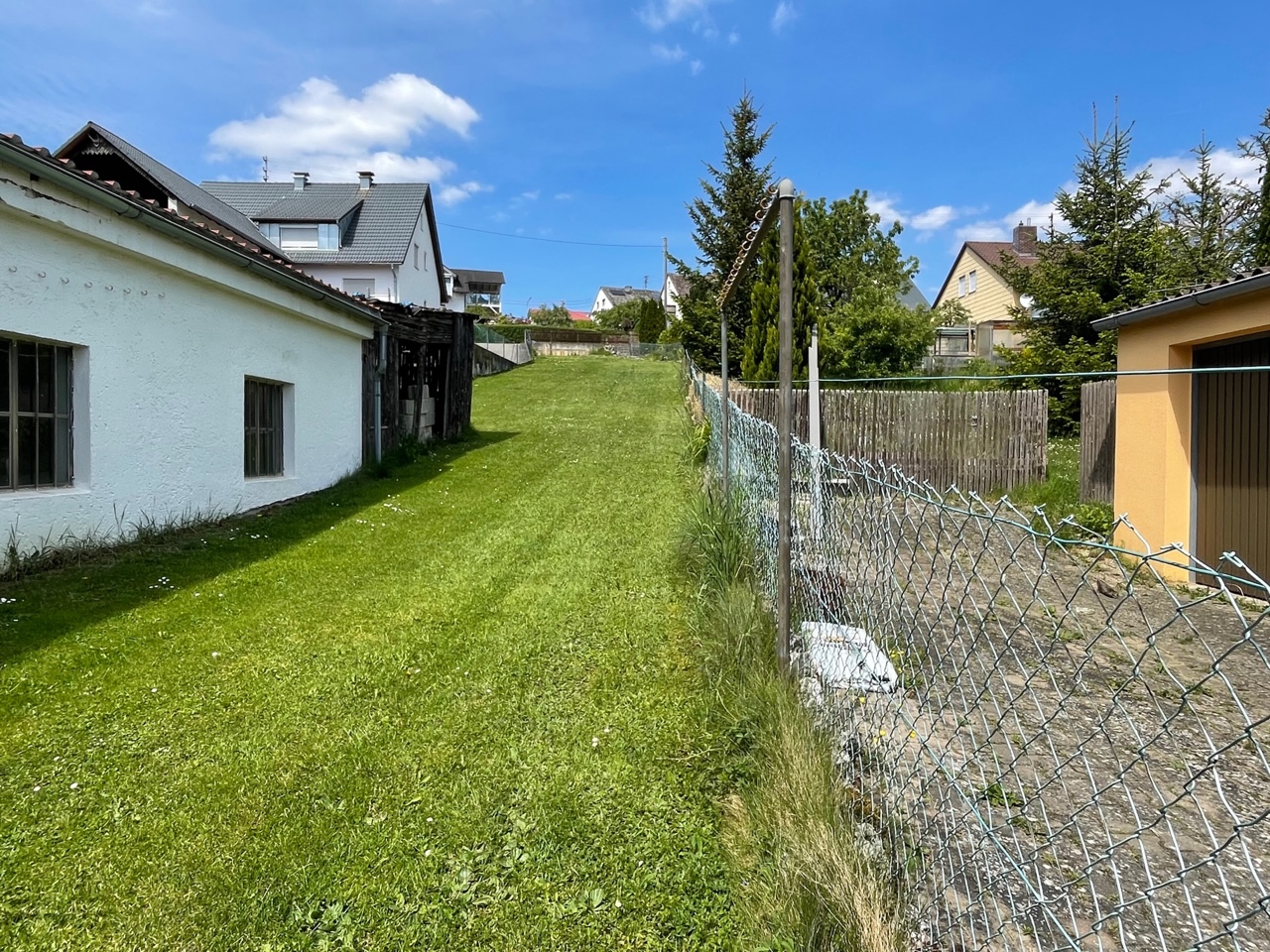 Reichlich Platz für Familie und Hobby - Einfamilienhaus mit herrlichem Garten in Ederheim