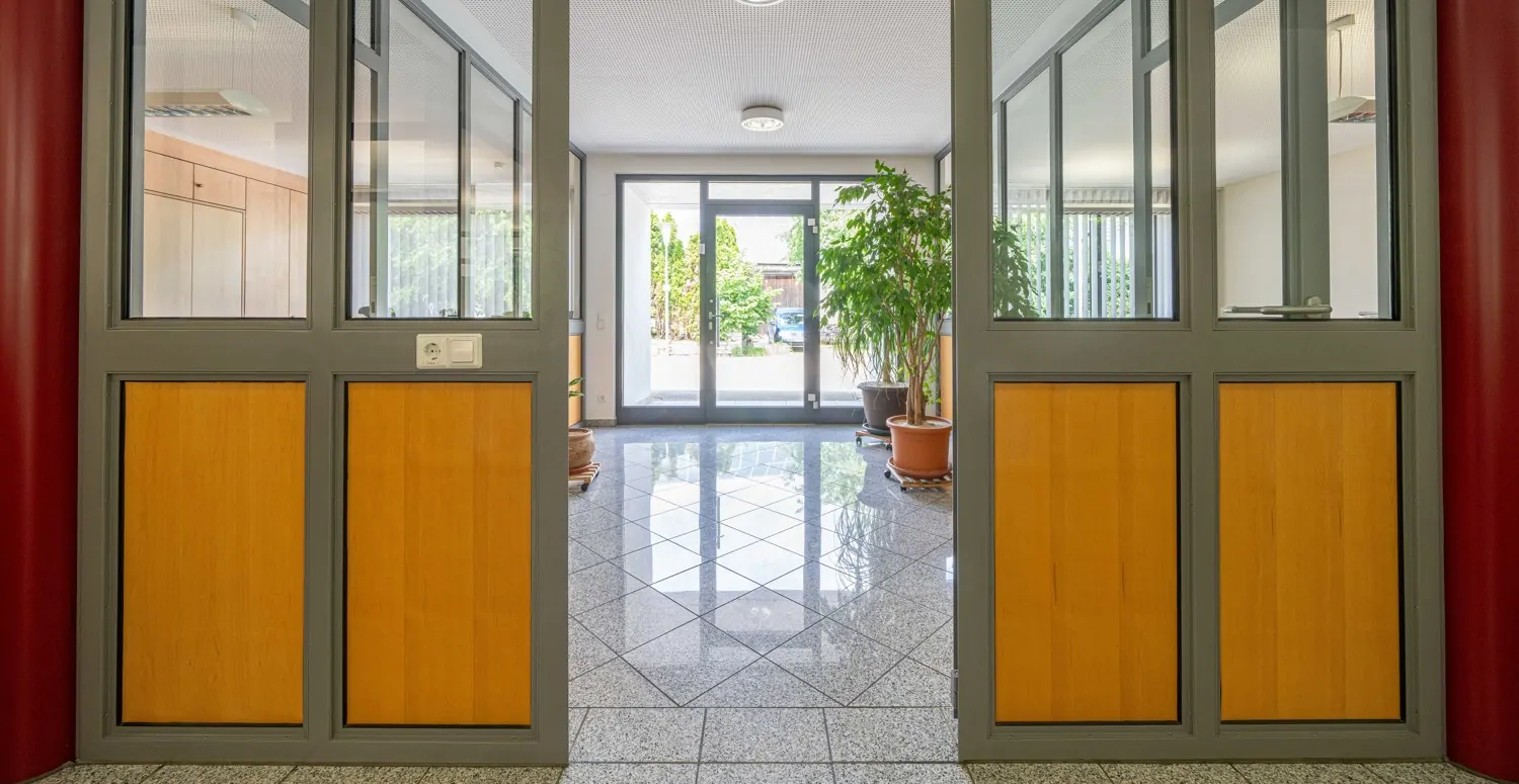 Werkstatt, Halle und Bürogebäude mit vielen Nutzungsmöglichkeiten und Baureserve bei Nördlingen