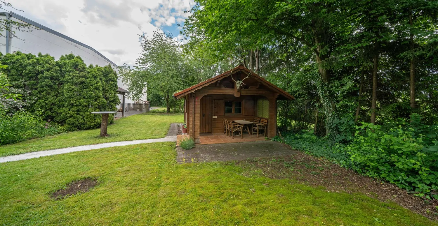 Werkstatt, Halle und Bürogebäude mit vielen Nutzungsmöglichkeiten und Baureserve bei Nördlingen