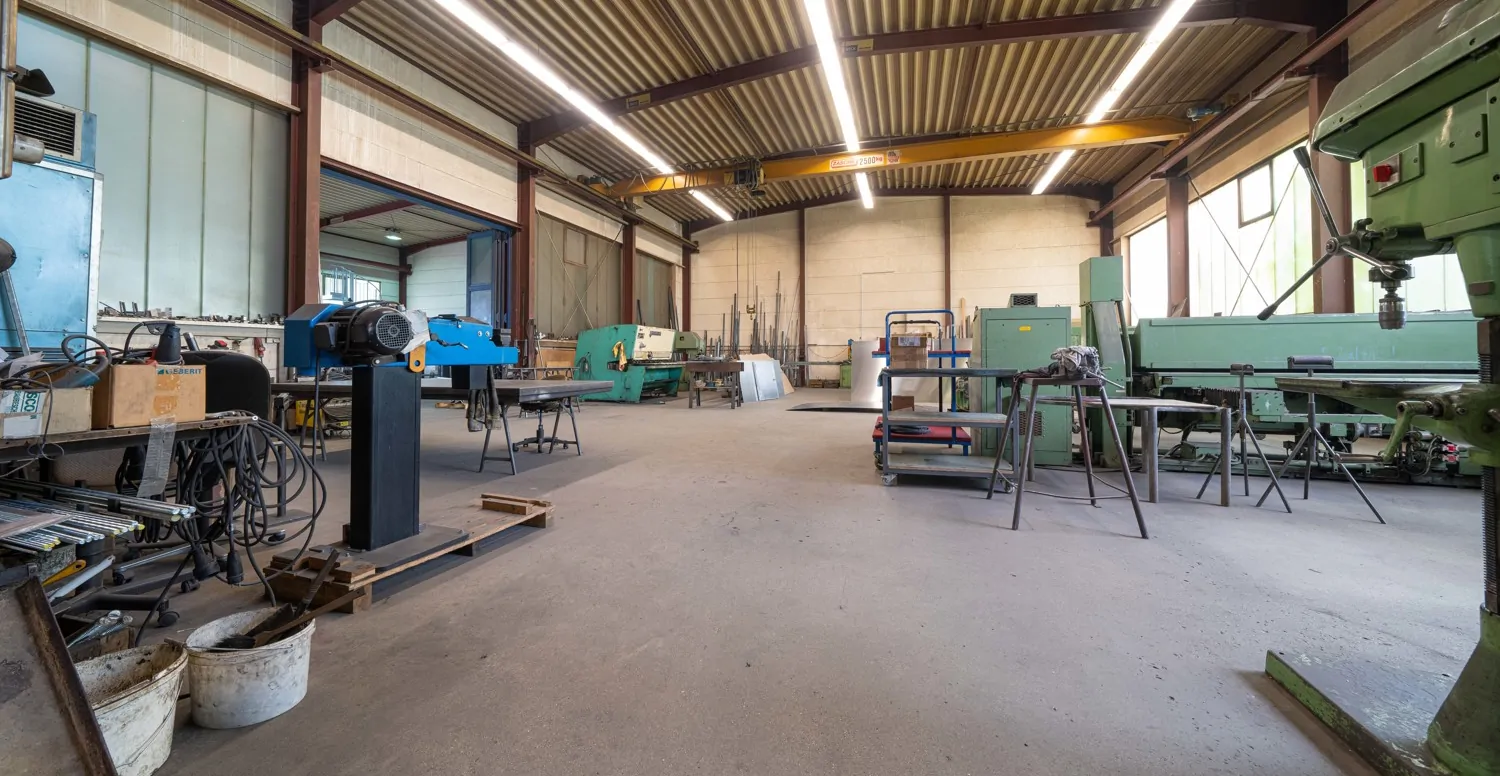 Werkstatt, Halle und Bürogebäude mit vielen Nutzungsmöglichkeiten und Baureserve bei Nördlingen