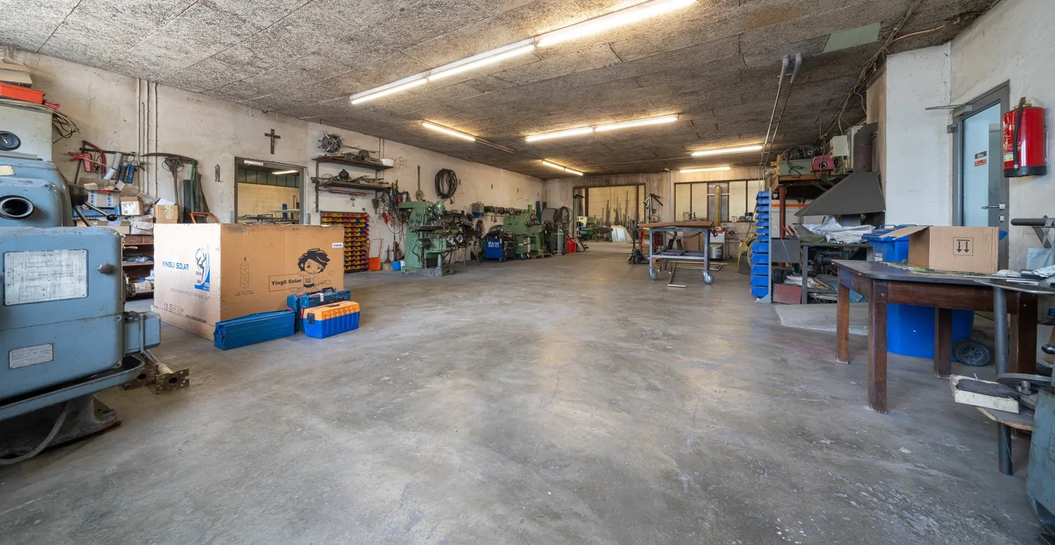 Werkstatt, Halle und Bürogebäude mit vielen Nutzungsmöglichkeiten und Baureserve bei Nördlingen