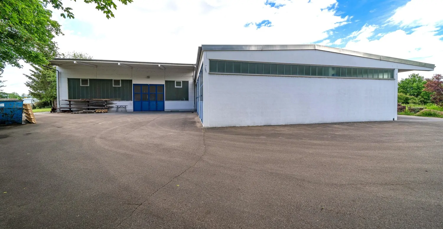 Werkstatt, Halle und Bürogebäude mit vielen Nutzungsmöglichkeiten und Baureserve bei Nördlingen
