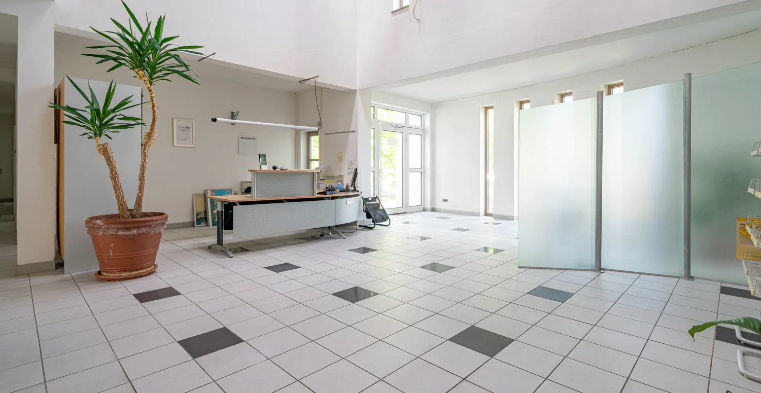 heller hoher Eingangsbereich