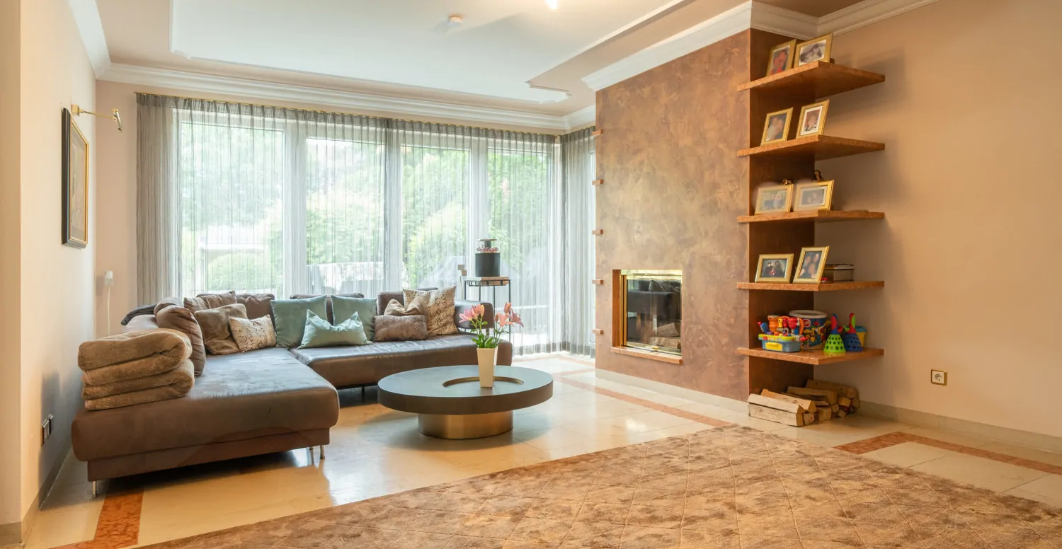 Wohnbereich mit Kamin