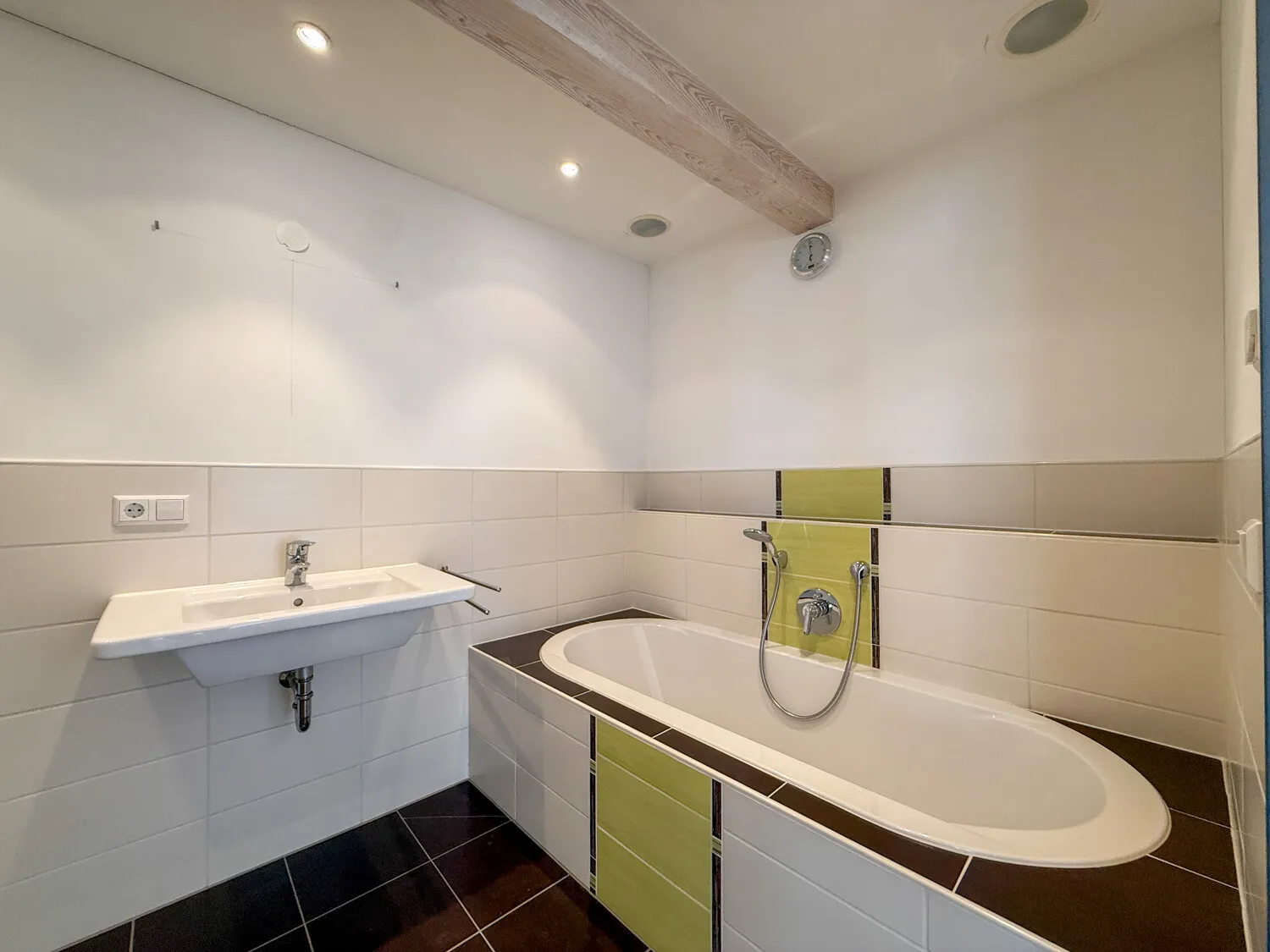 Anbau - OG Badezimmer mit Wanne