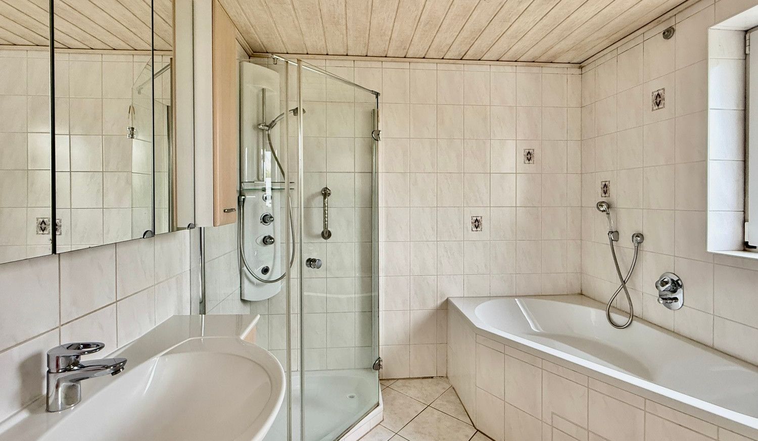 Badezimmer EG
