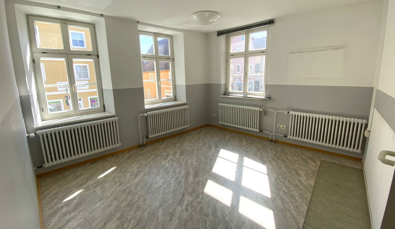Großzügige und etablierte Praxis- Bürofläche mit Aufzug in der Nördlinger Altstadt