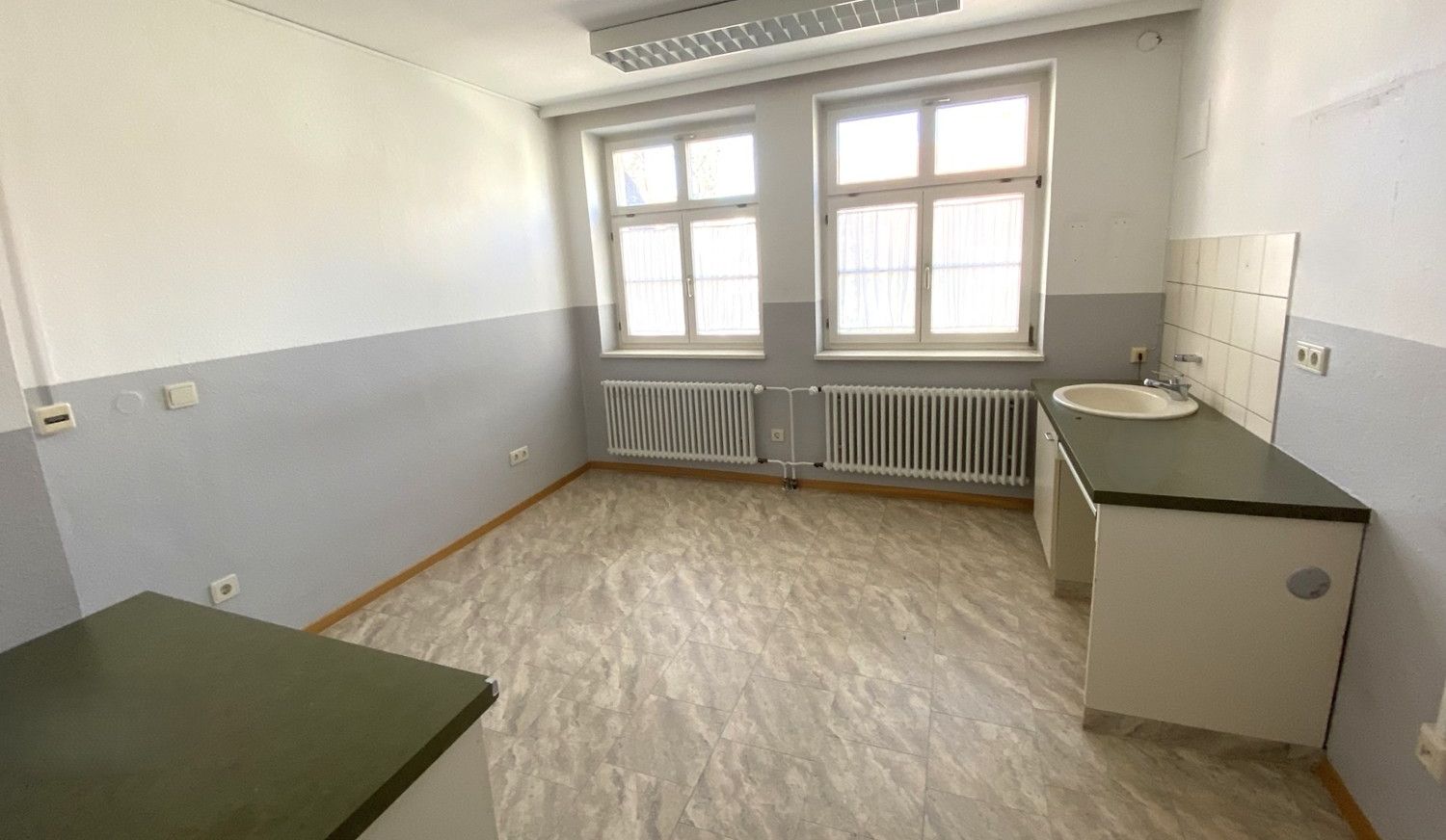 Großzügige und etablierte Praxis- Bürofläche mit Aufzug in der Nördlinger Altstadt