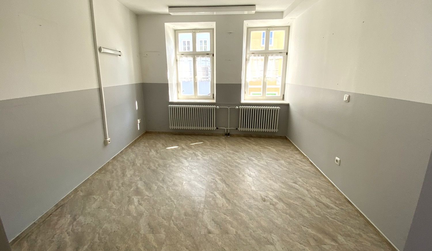 Großzügige und etablierte Praxis- Bürofläche mit Aufzug in der Nördlinger Altstadt
