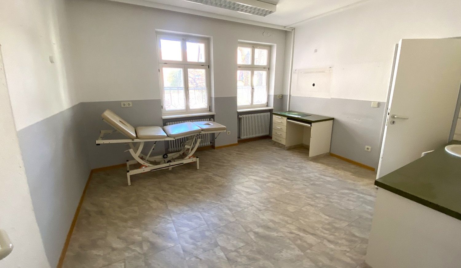 Großzügige und etablierte Praxis- Bürofläche mit Aufzug in der Nördlinger Altstadt