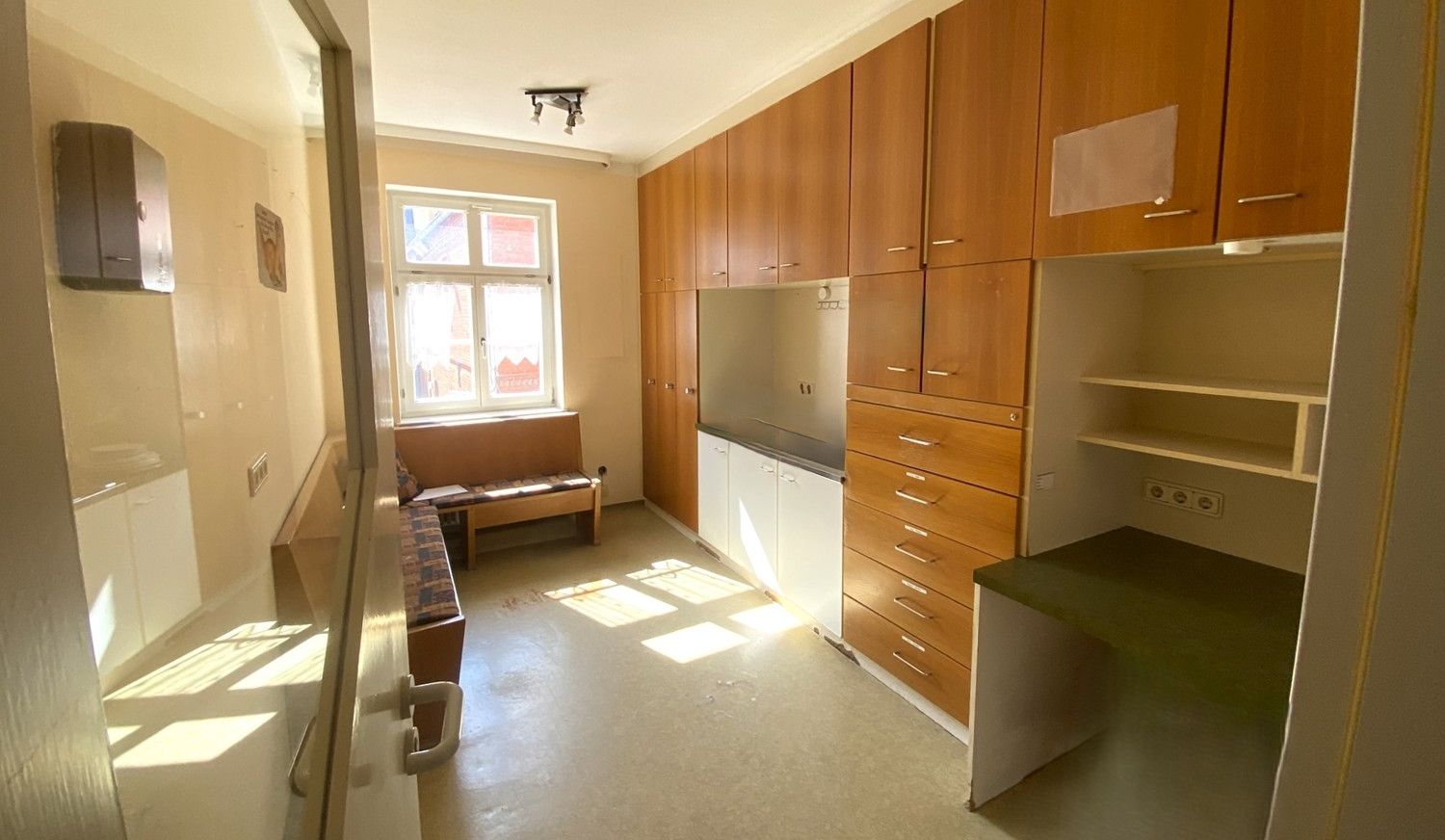 Großzügige und etablierte Praxis- Bürofläche mit Aufzug in der Nördlinger Altstadt