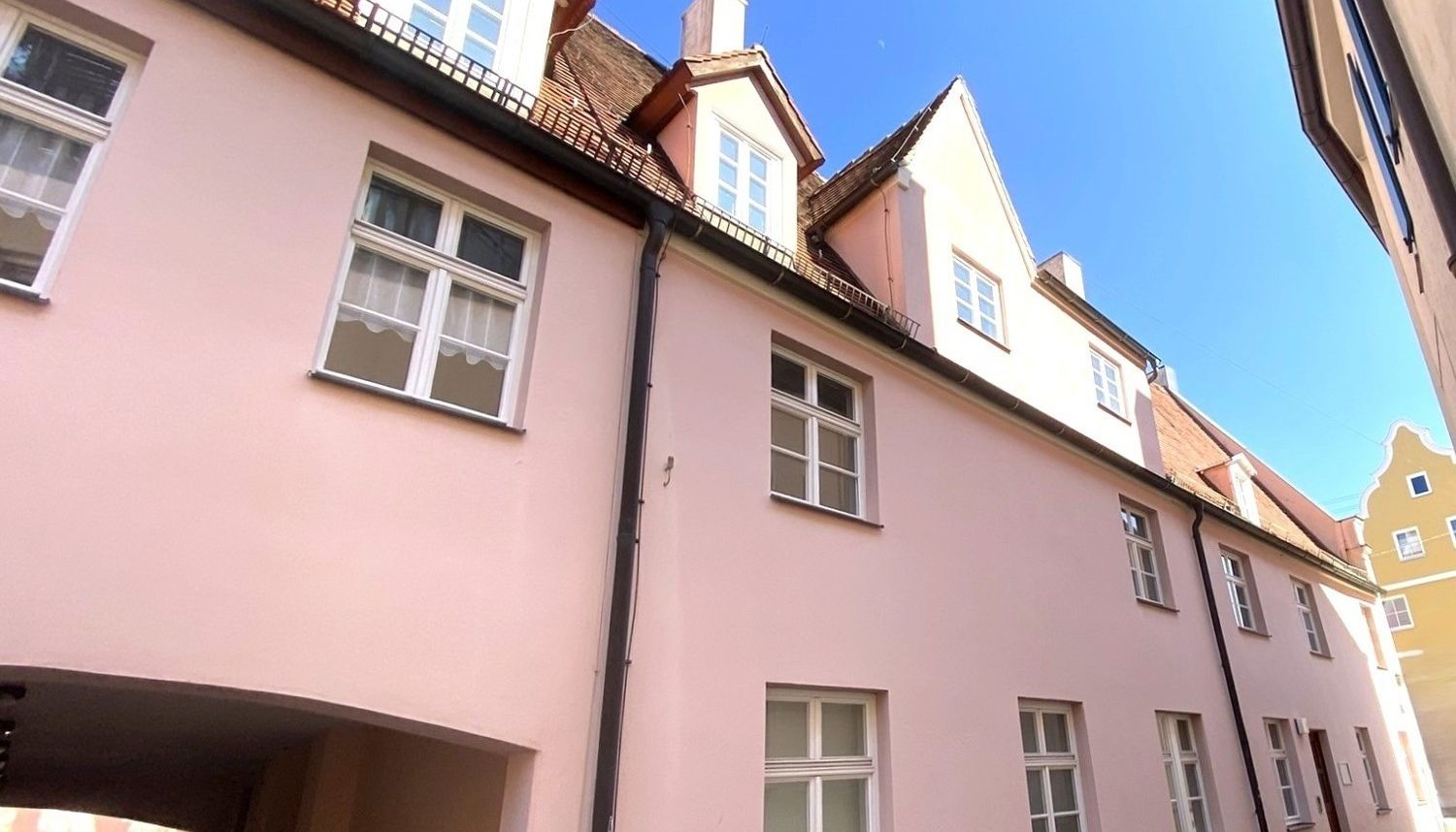 Großzügige und etablierte Praxis- Bürofläche mit Aufzug in der Nördlinger Altstadt