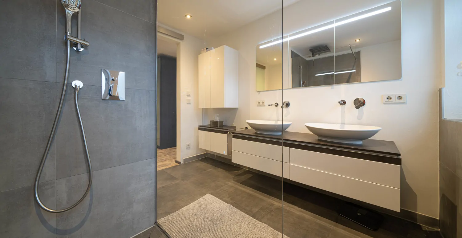 Doppelwaschbecken inklusive