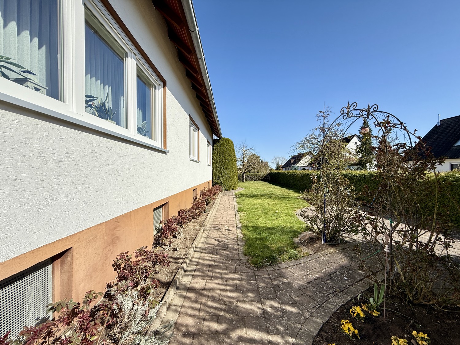 schön angelegter Garten