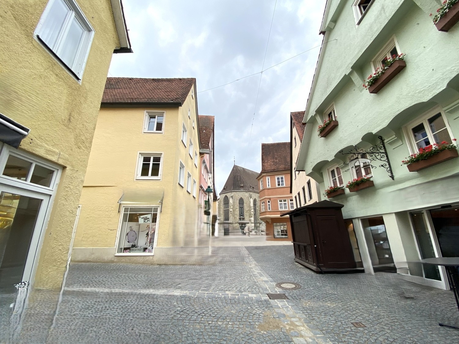 Blick in die Fußgängerzone Richtung St. Georg
