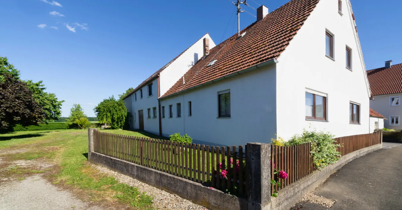 Anwesen mit zwei Wohnhäusern * großer Garten & viele Nebengebäude auf 3.000 m² * ideal für Familien