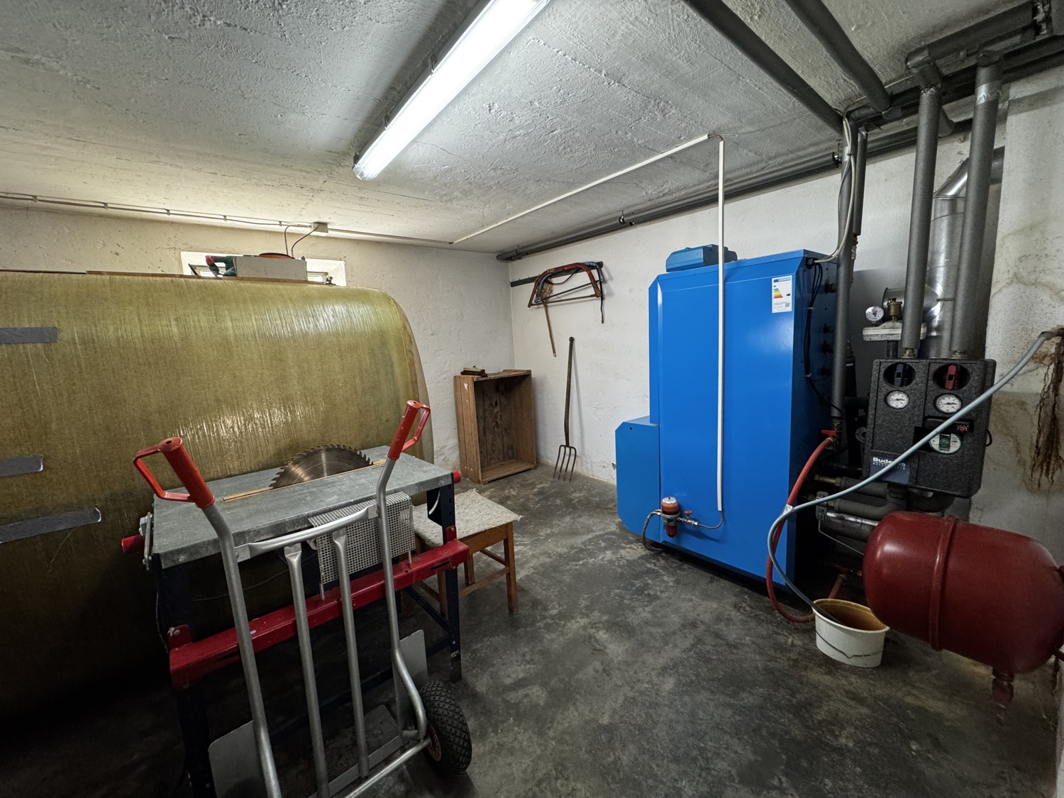 Einfamilienhaus mit Garage auf großem Grundstück in Harburg
