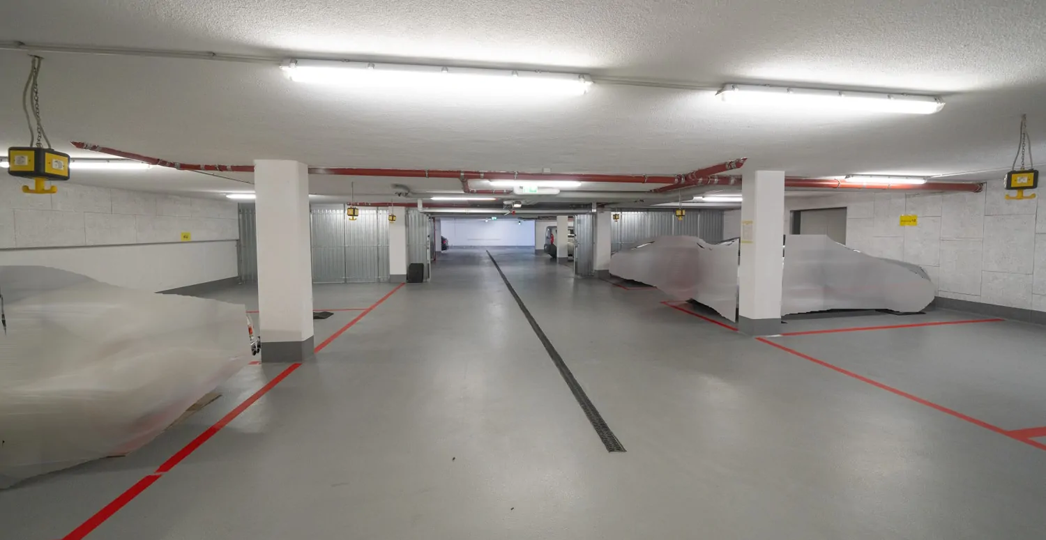 Tiefgarage für 18 Pkw und Fahrräder