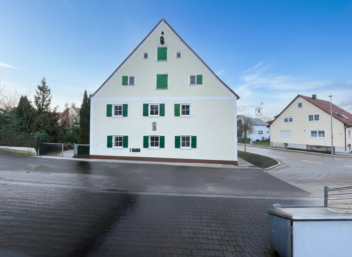 Haus Giebel-/Straßenseite