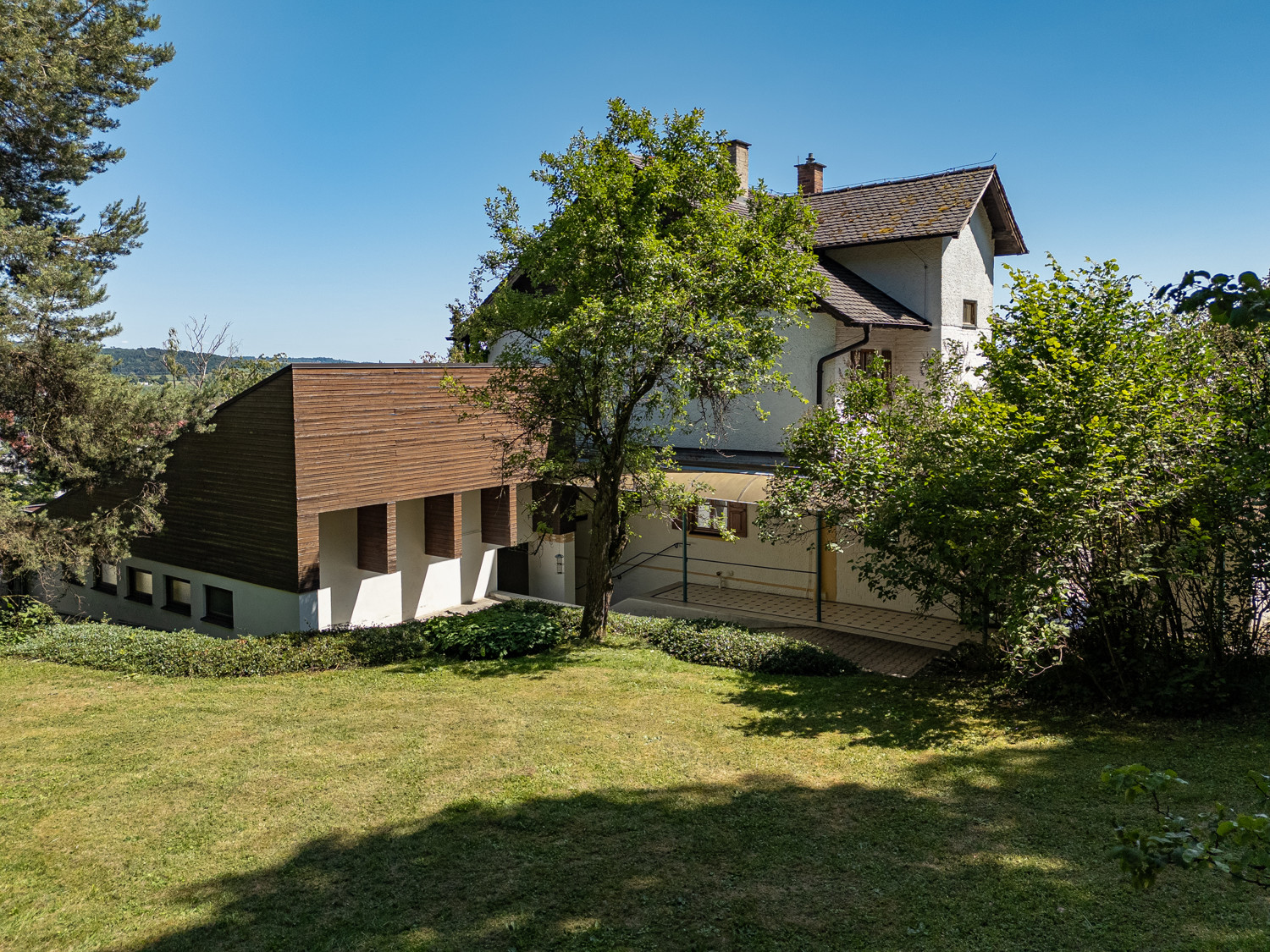 Charmante Villa in Alleinlage mit Weitblick – Ein Refugium mit Charme und Geschichte in Ebermergen