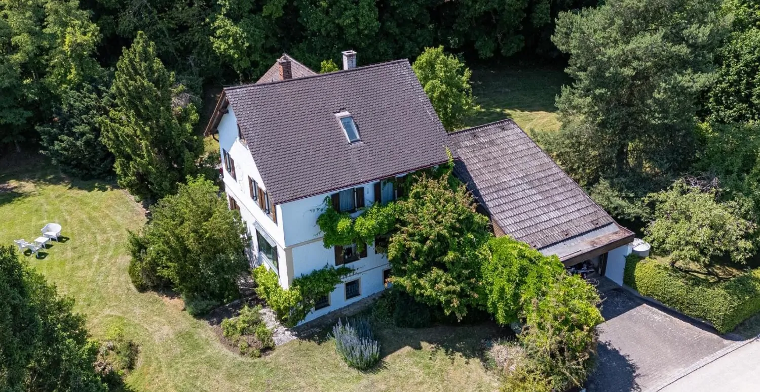 Charmante Villa in Alleinlage mit Weitblick – Ein Refugium mit Charme und Geschichte in Ebermergen