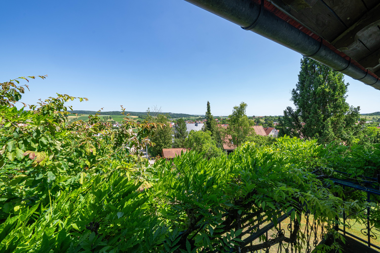 Charmante Villa in Alleinlage mit Weitblick – Ein Refugium mit Charme und Geschichte in Ebermergen
