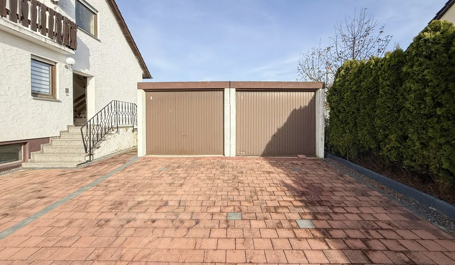 zwei Einzelgaragen inklusive