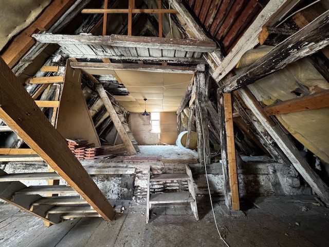 Reizvolles Altstadthaus mit Garage, Dachterrasse und viel Potenzial