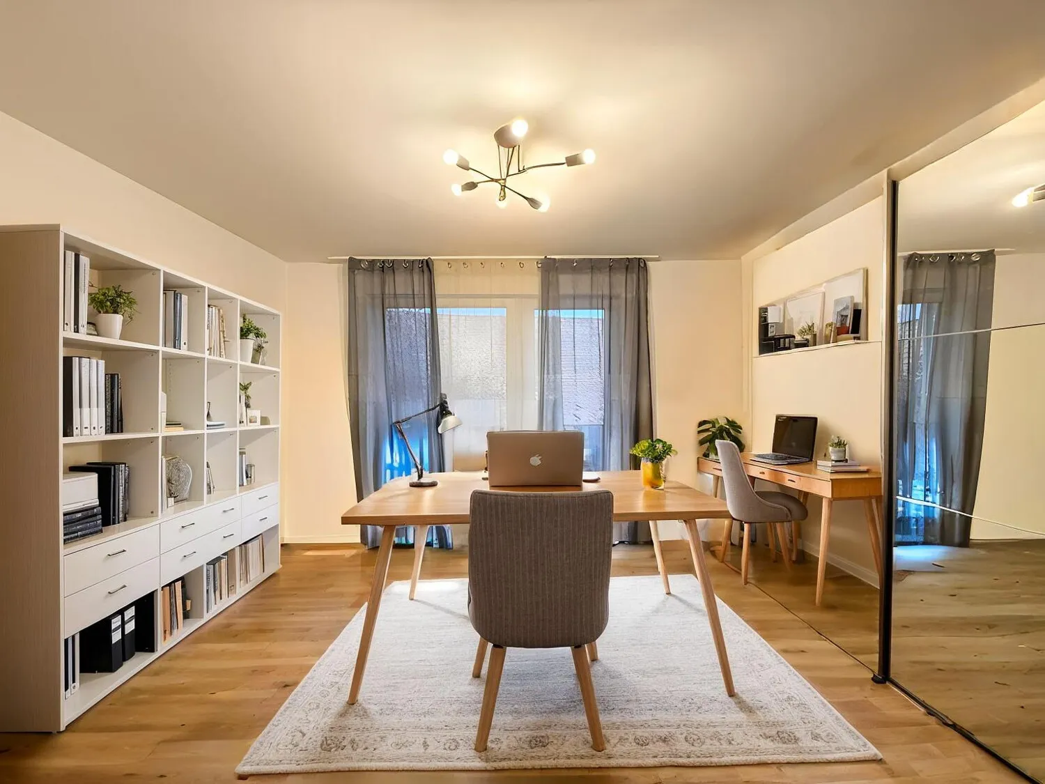 OG - Büro mit Einrichtungsbeispiel