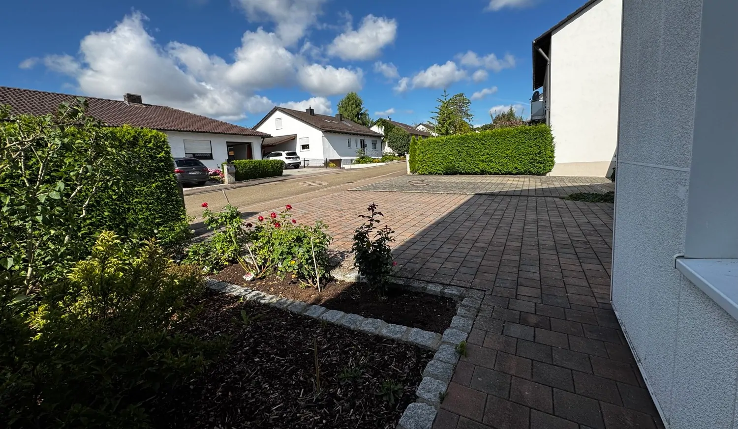 Zukunftssichere Investition: Vermietetes Zweifamilienhaus mit stabiler Zukunftsperspektive