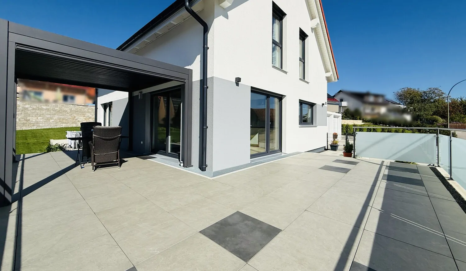 große Süd-West-Terrasse