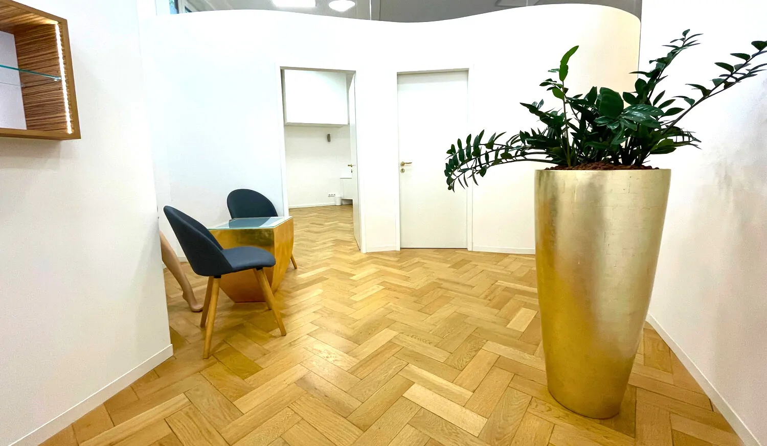 Wartebereich_hinten_quer