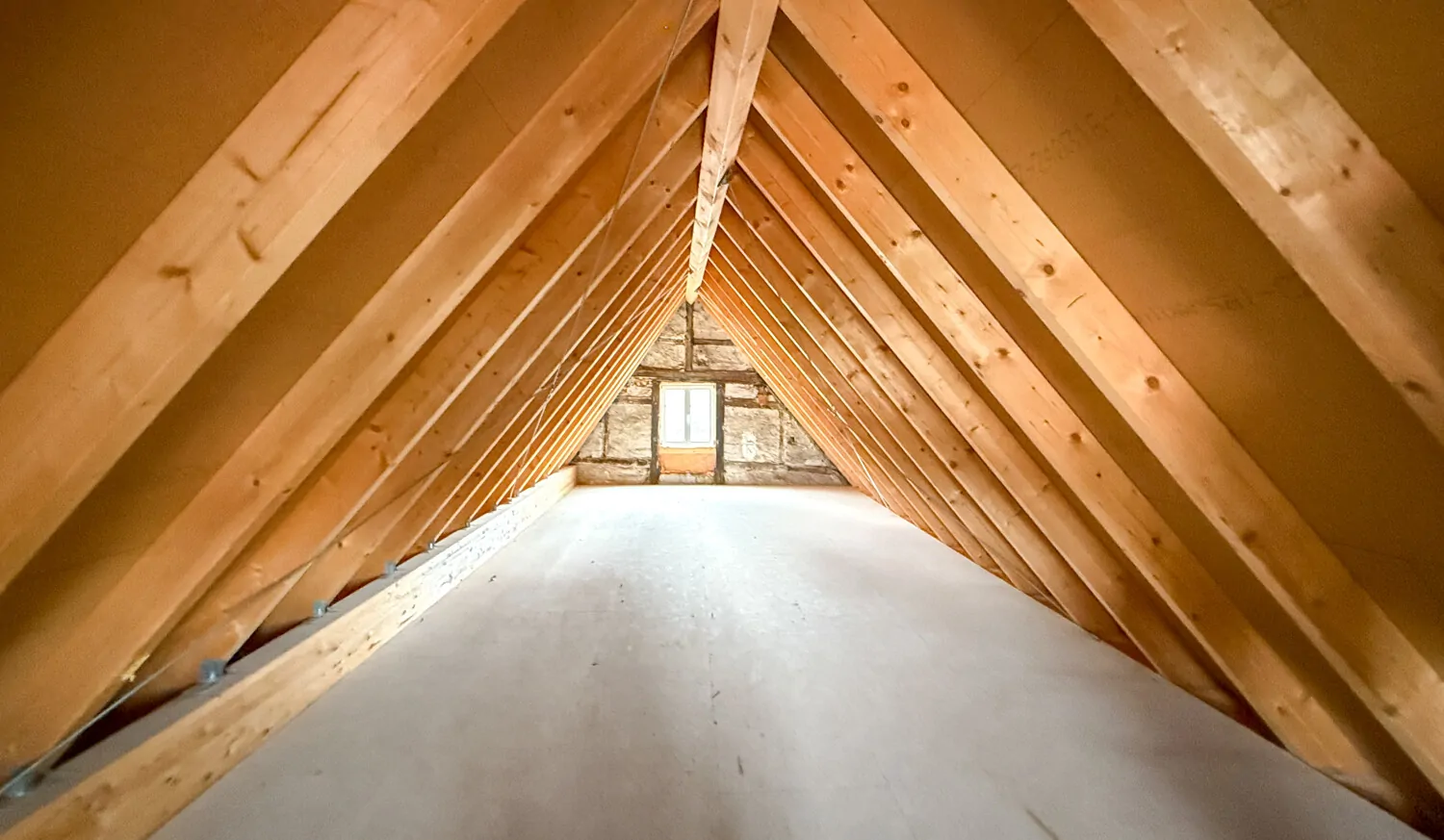 nicht ausgebauter Dachspitz