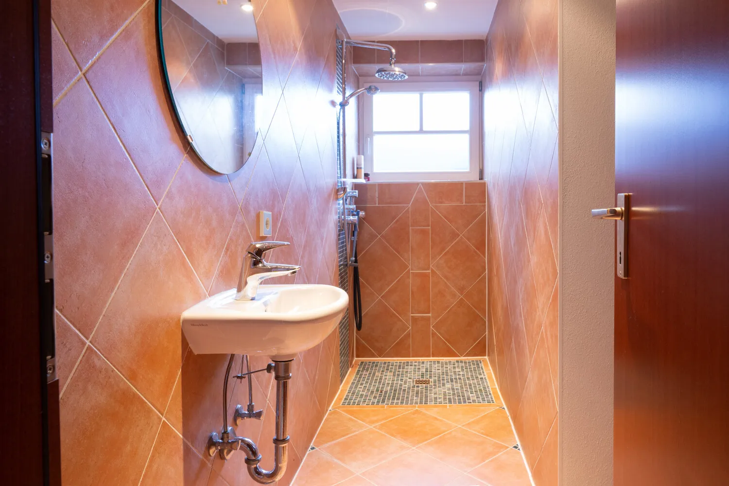 Dusche im Wellnessbereich