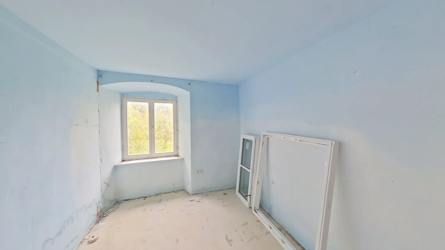 Kapitalanlage im Denkmal mit zehn möglichen Wohneinheiten in bester Lage von Oettingen!