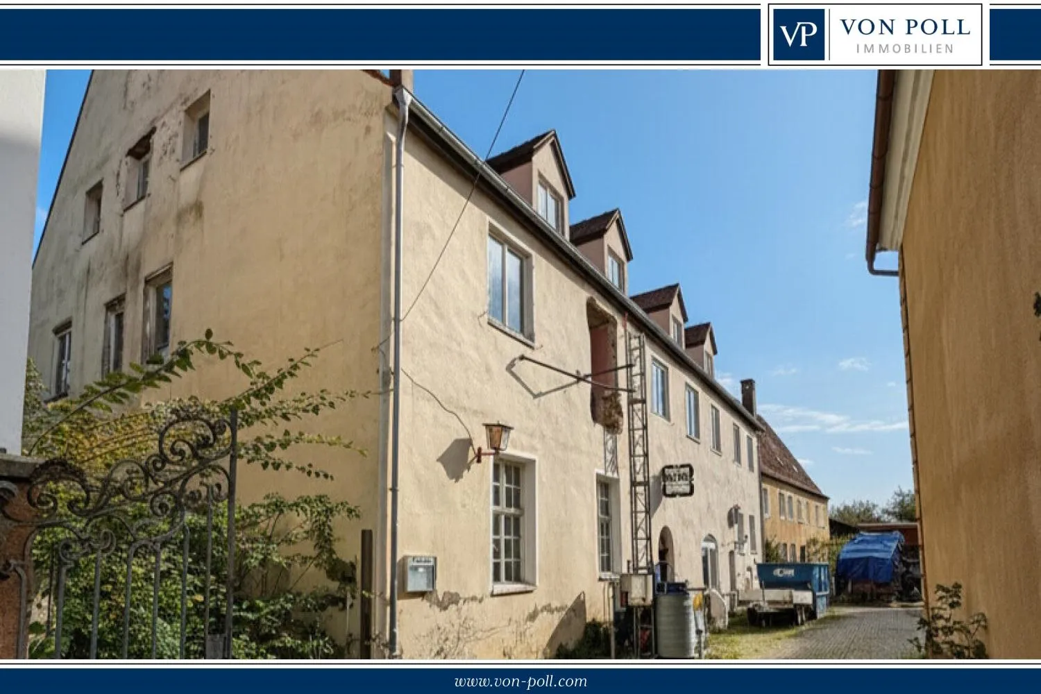 Kapitalanlage im Denkmal mit zehn möglichen Wohneinheiten in bester Lage von Oettingen!