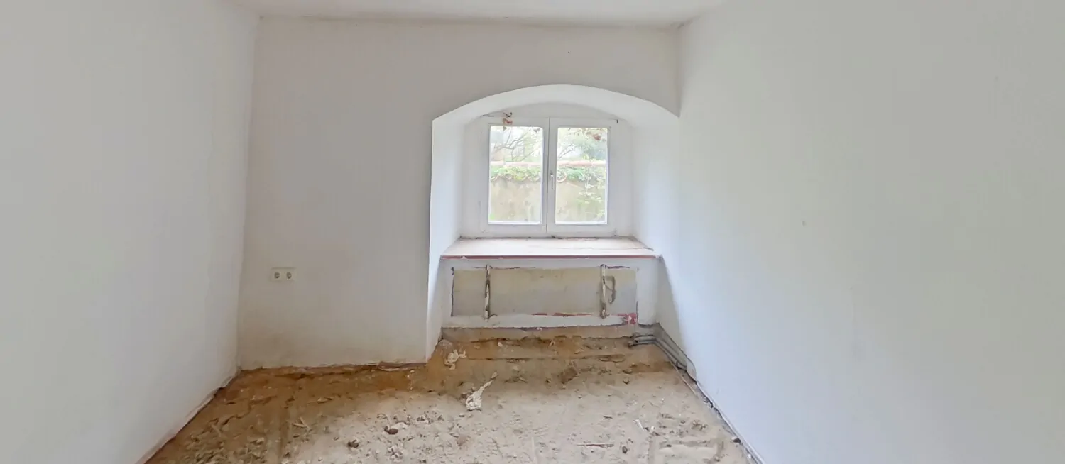 Kapitalanlage im Denkmal mit zehn möglichen Wohneinheiten in bester Lage von Oettingen!