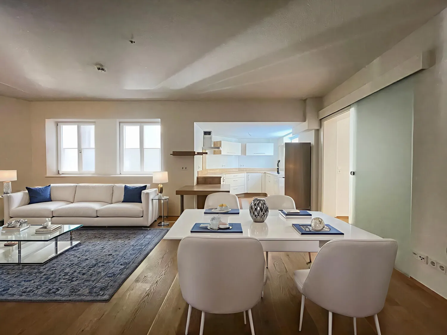 Einrichtungsbeispiel Wohnen/Essen/Kochen